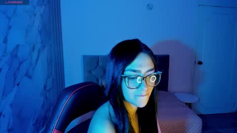 veronicablakee  online show from December 1, 5:33 am