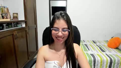 Veronica Miller online show from May 4, 12:36 am
