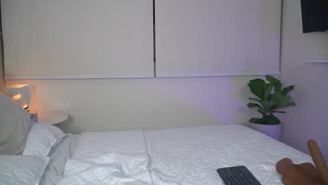  V A L  help me reach 100likes online show from January 24, 3:00 am