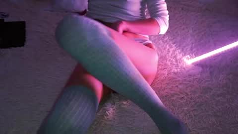 very_satrange_things online show from May 6, 2:15 am