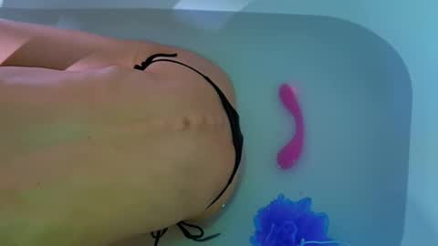 very_satrange_things online show from May 11, 1:40 am
