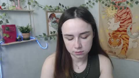 veryveryvery_shy online show from April 30, 5:34 am