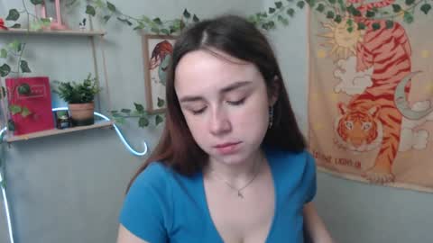 veryveryvery_shy online show from April 28, 5:33 am