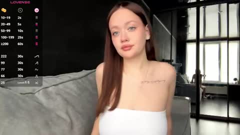 Esta online show from June 25, 1:24 pm