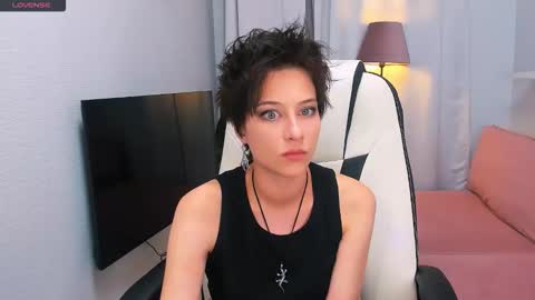 Snapshot of via_mayer chatting on September 11, 9:15 pm Via online show from September 11, 9:15 pm