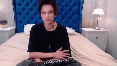 Snapshot of via_mayer chatting on September 29, 2:05 am Via online show from September 29, 2:05 am