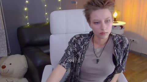Snapshot of via_mayer chatting on January 23, 4:16 pm Via online show from January 23, 4:16 pm