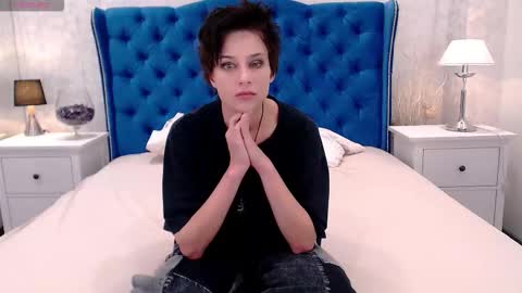 Snapshot of via_mayer chatting on October 1, 8:25 pm Via online show from October 1, 8:25 pm