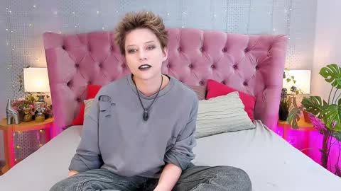 Snapshot of via_mayer chatting on March 9, 9:03 pm Via online show from March 9, 9:03 pm