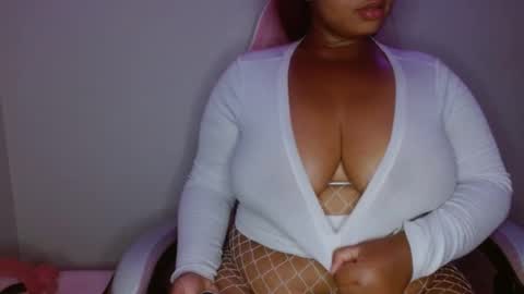 vibe_xxxo online show from August 7, 5:47 am