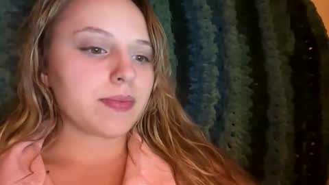 Snapshot of vibewild chatting on October 15, 3:42 am nova online show from October 15, 3:42 am