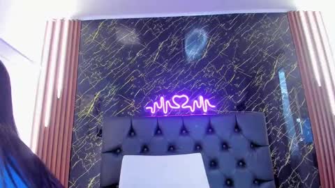 Snapshot of vichy_evans chatting on October 6, 7:29 pm Vichy Everyday From 1400 to 2130 Col Time online show from October 6, 7:29 pm