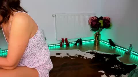 ViciousQueenu can call me Laura online show from July 27, 6:54 am