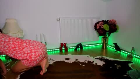ViciousQueenu can call me Laura online show from July 22, 6:42 pm