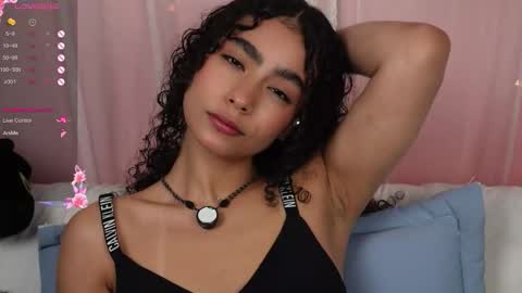 Snapshot of vicky_curly chatting on September 22, 12:42 am vicky_curly online show from September 22, 12:42 am