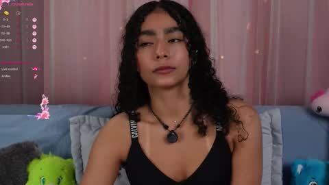 Snapshot of vicky_curly chatting on October 18, 1:52 am vicky_curly online show from October 18, 1:52 am