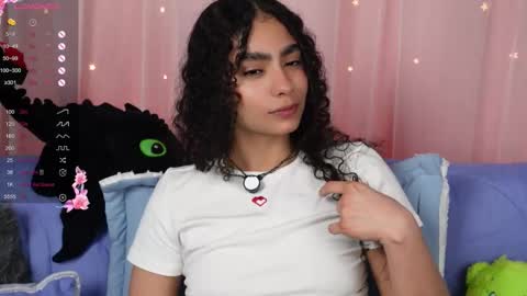 Snapshot of vicky_curly chatting on September 15, 4:25 pm vicky_curly online show from September 15, 4:25 pm