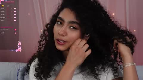 Snapshot of vicky_curly chatting on October 15, 1:08 am vicky_curly online show from October 15, 1:08 am