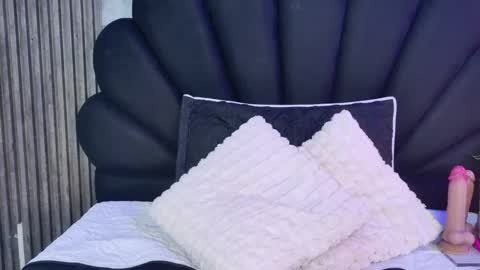 vicky_lopezz_ online show from May 2, 2:37 am