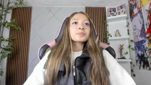 Snapshot of victoria_adams14 chatting on February 14, 12:47 pm Victoria for you online show from February 14, 12:47 pm