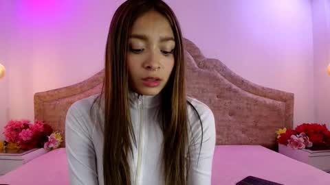 Snapshot of victoria_adams14 chatting on December 22, 12:16 pm Victoria for you online show from December 22, 12:16 pm