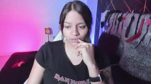 victoria_floyd1 online show from May 4, 7:50 pm