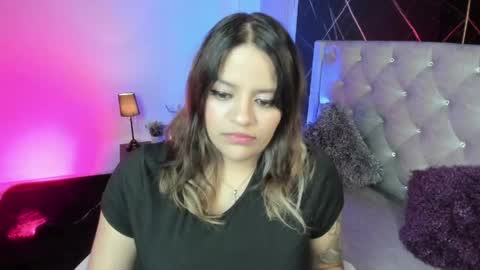victoria_floyd1 online show from May 1, 9:29 pm