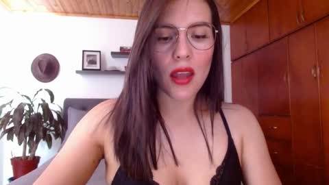Snapshot of victoria_martelo chatting on September 26, 5:32 pm VICTORIA MARTELO online show from September 26, 5:32 pm