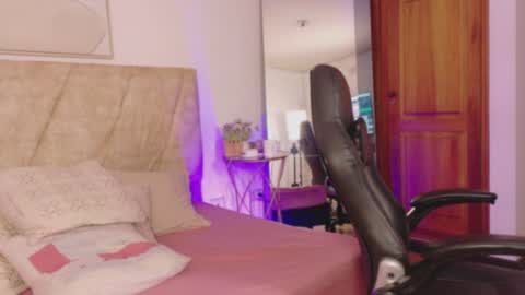 Victoria online show from May 14, 3:51 pm