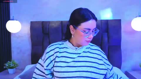 Victoria Andrade online show from July 3, 12:00 pm