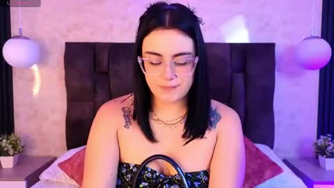 Victoria Andrade online show from August 2, 1:25 pm