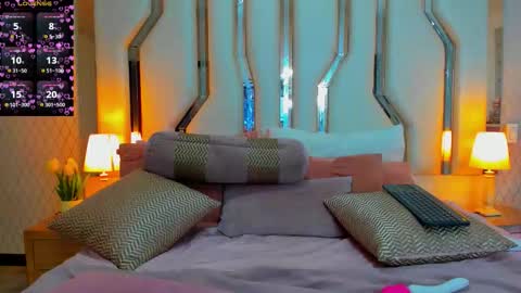 victoriaarousse online show from February 16, 11:04 pm