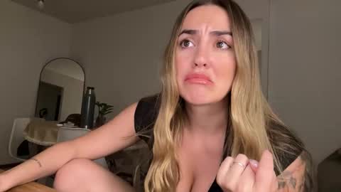 Victoriababy43 online show from March 12, 9:39 pm