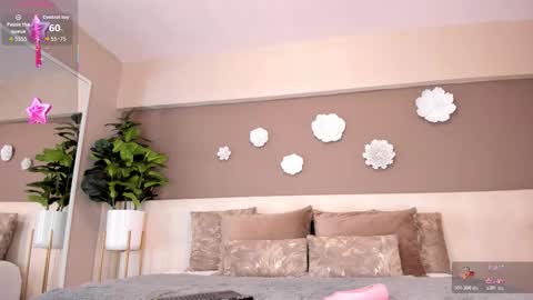 Victoria Shelby  online show from January 9, 12:20 pm