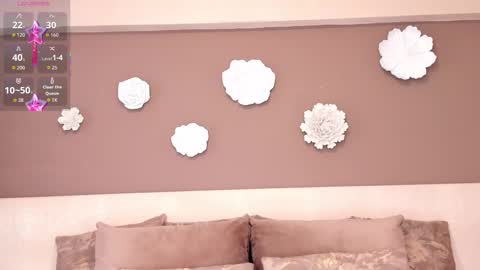 Victoria Shelby  online show from January 16, 11:50 am