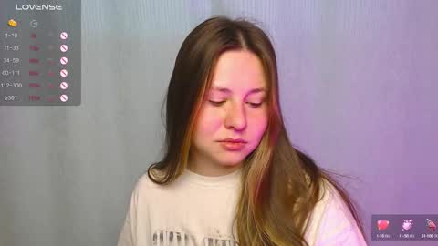 Snapshot of victoriassecrets_ chatting on September 19, 8:35 am victoriassecrets_ online show from September 19, 8:35 am