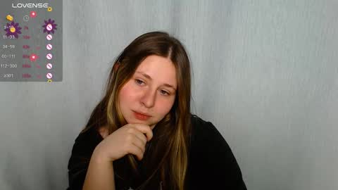 Snapshot of victoriassecrets_ chatting on October 27, 2:23 pm victoriassecrets_ online show from October 27, 2:23 pm