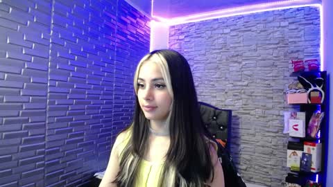  V I C T O R I A  online show from January 3, 1:25 pm