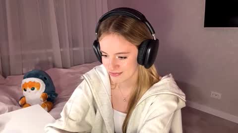 Vikki online show from December 3, 3:14 pm