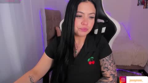 V  I C  T O R I A  online show from October 27, 9:31 pm