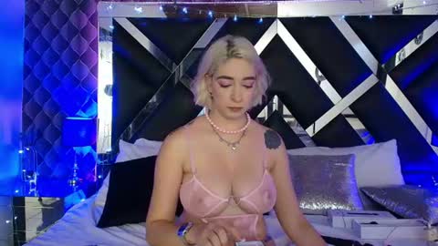 victtoria lee online show from July 17, 9:29 pm