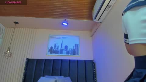 Snapshot of viiolett_lee chatting on January 3, 7:29 pm Viiolett online show from January 3, 7:29 pm