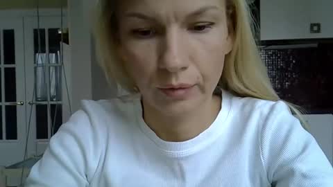 viki_loun5 online show from October 22, 9:47 am
