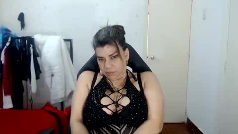 Snapshot of vikyadams chatting on February 25, 10:59 am VIKY ADAMS online show from February 25, 10:59 am