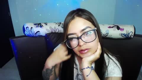 Snapshot of vio_let_ chatting on January 10, 12:59 am Daniela online show from January 10, 12:59 am