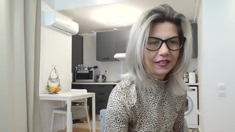 Snapshot of violafoxy chatting on January 23, 1:02 pm viola online show from January 23, 1:02 pm