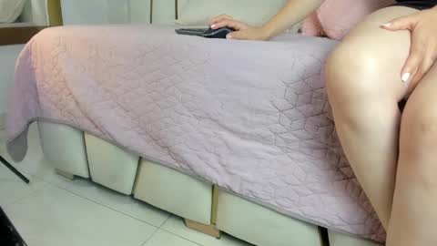 Snapshot of violeet_gray chatting on February 24, 3:10 am violeet_gray online show from February 24, 3:10 am