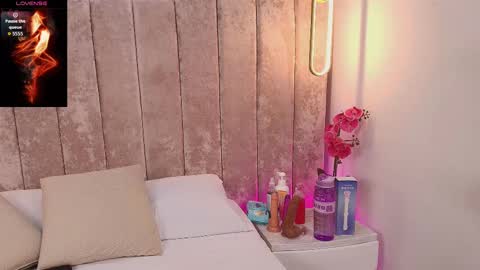 Snapshot of violet_606 chatting on September 18, 8:29 pm Violeta online show from September 18, 8:29 pm