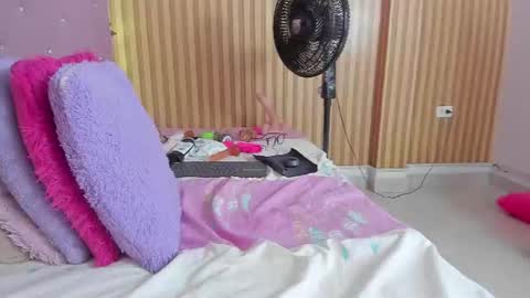 violet__taylor_ online show from June 26, 5:20 am