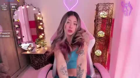 Snapshot of violet_ch chatting on January 31, 5:21 pm violet online show from January 31, 5:21 pm